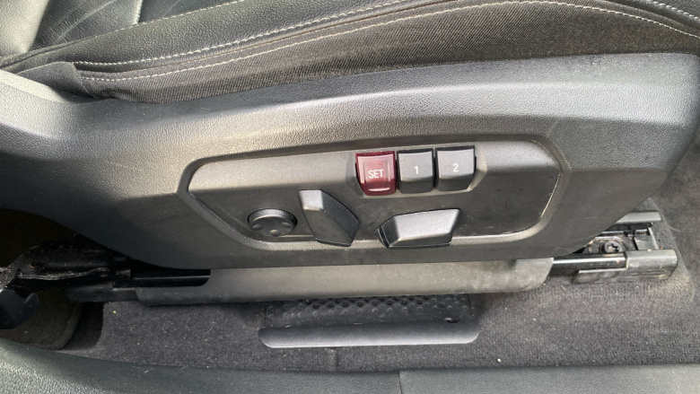 BMW 2 Series 220i MHT Luxury 5dr DCT Petrol Hatchback